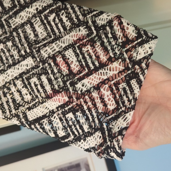 Alfred Dunner Barcelona Blouse with Necklace - Picture 6 of 9